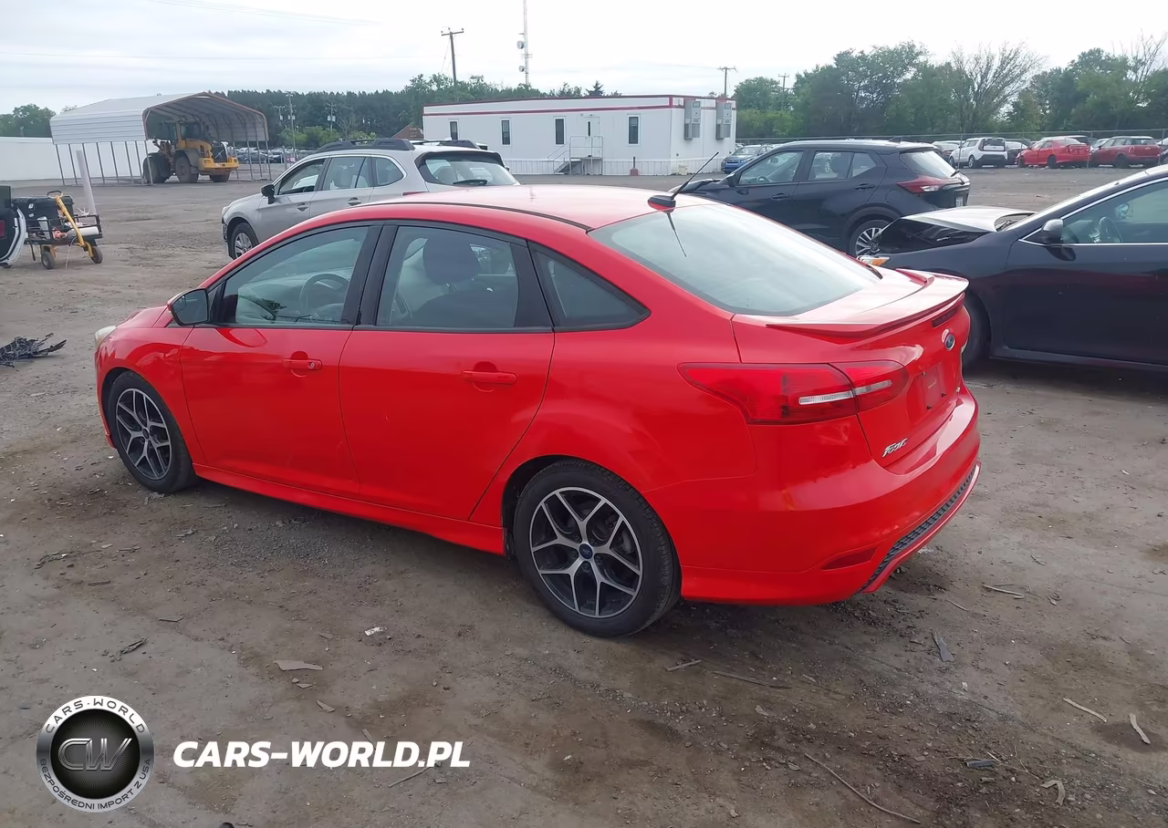 2016 Ford Focus Se VIN:1FADP3F27GL268307 - 3