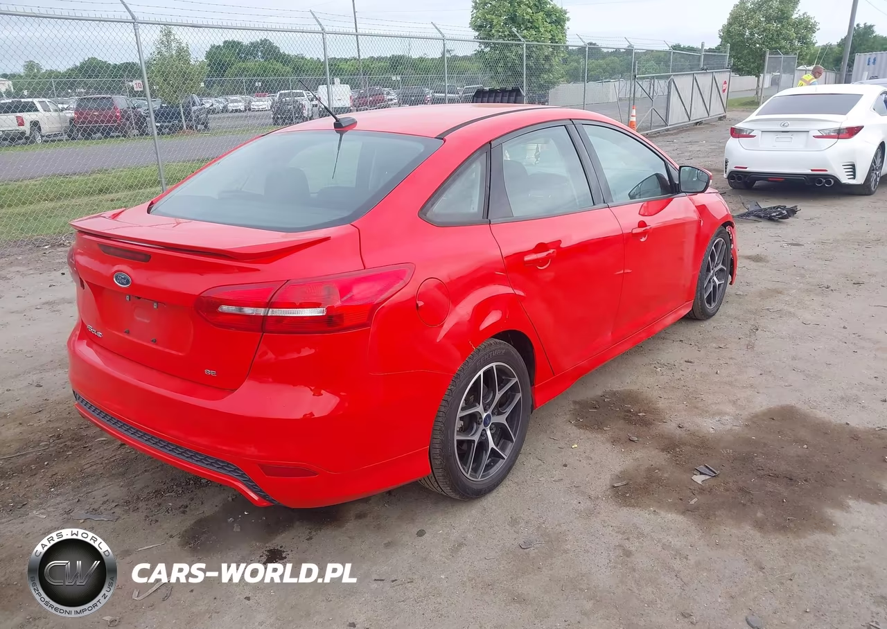 2016 Ford Focus Se VIN:1FADP3F27GL268307 - 4