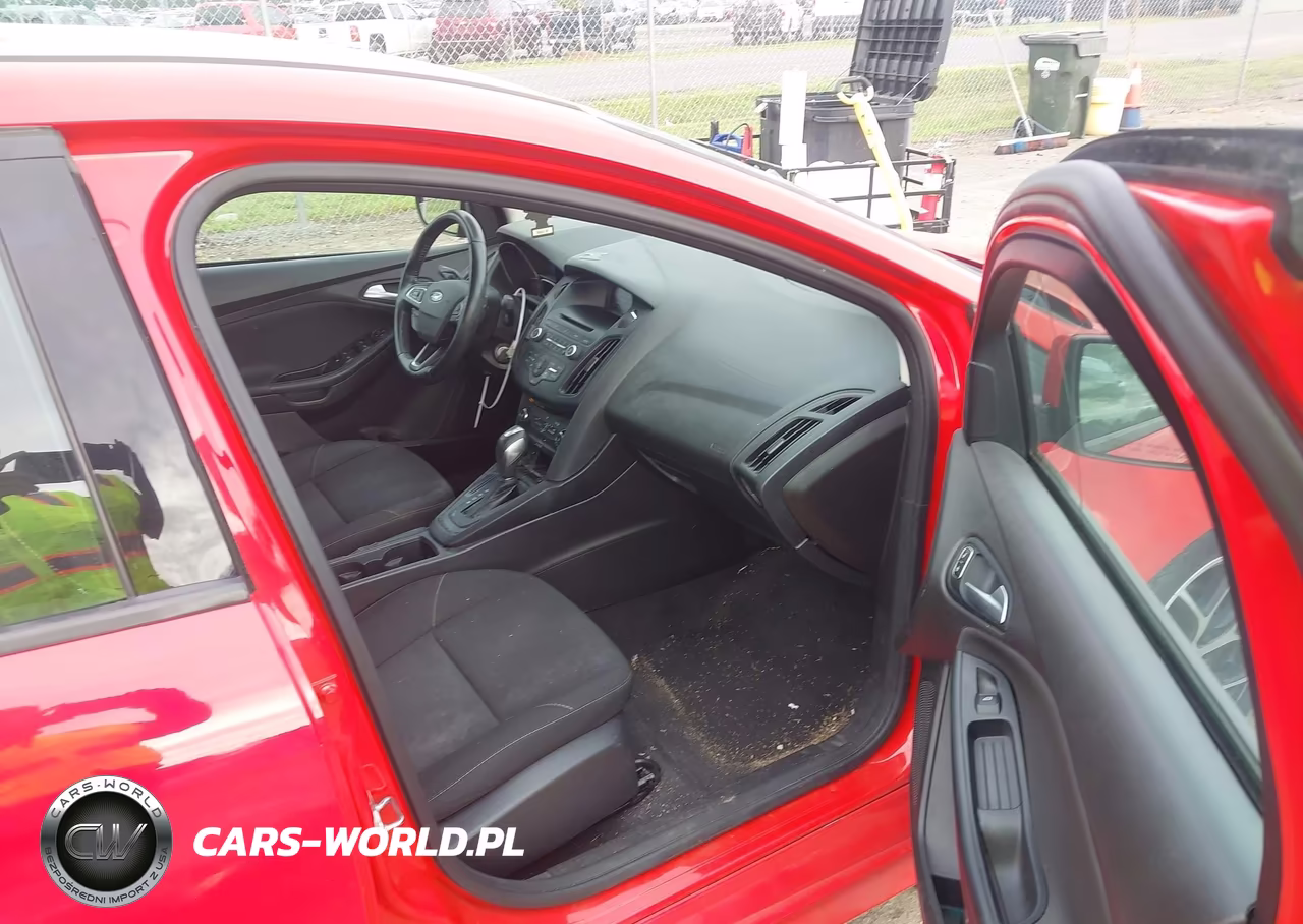 2016 Ford Focus Se VIN:1FADP3F27GL268307 - 5