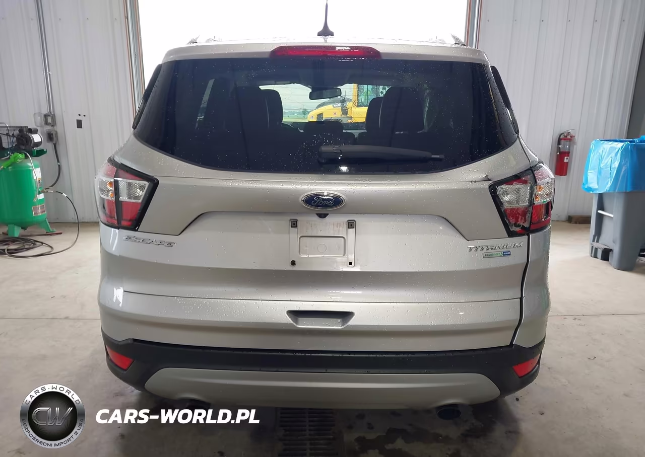 2018 Ford Escape Titanium VIN:1FMCU9J9XJUD28051 - 16
