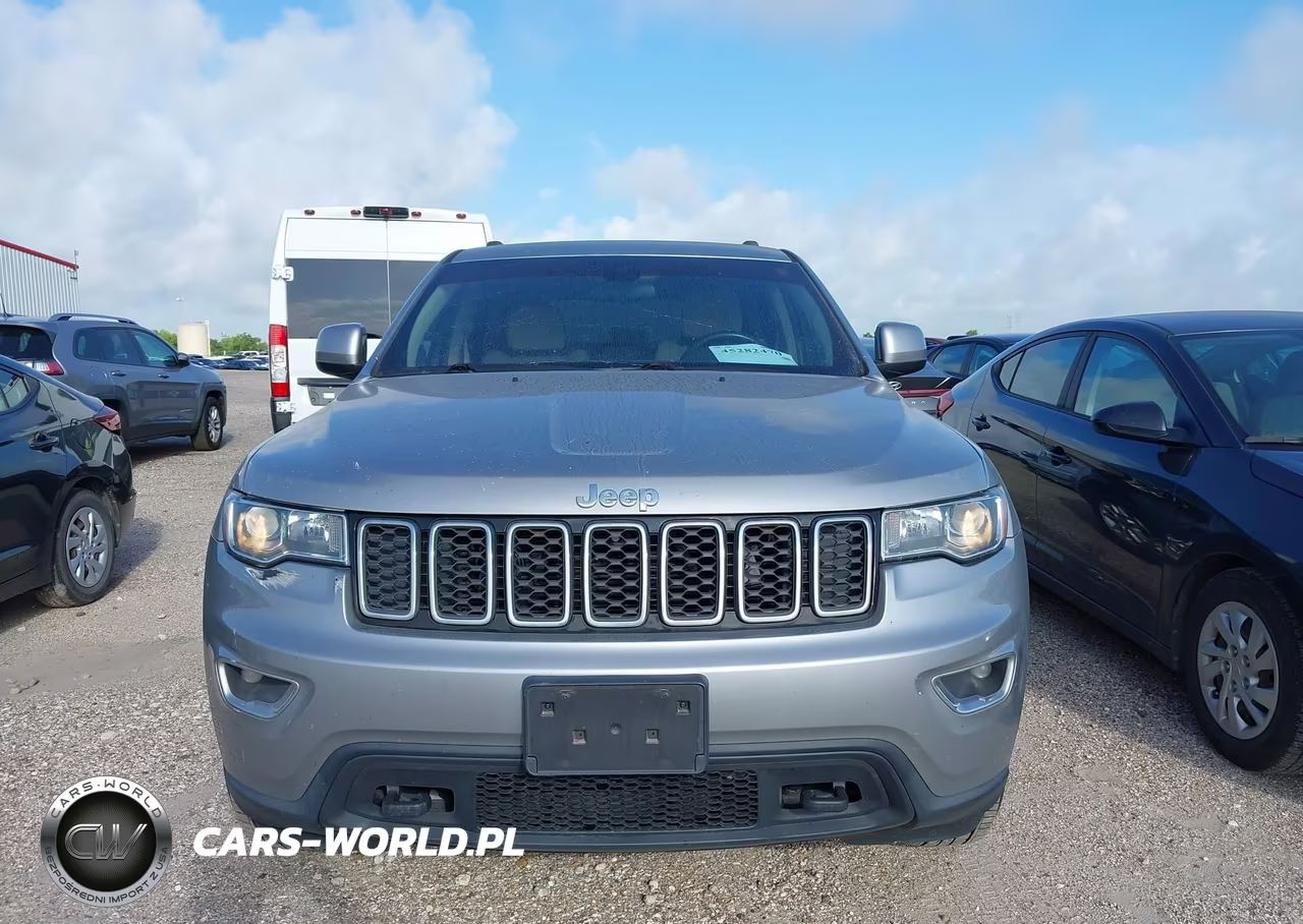 2018 Jeep Grand Cherokee Laredo E 4X4 VIN:1C4RJFAG3JC161882 - 12