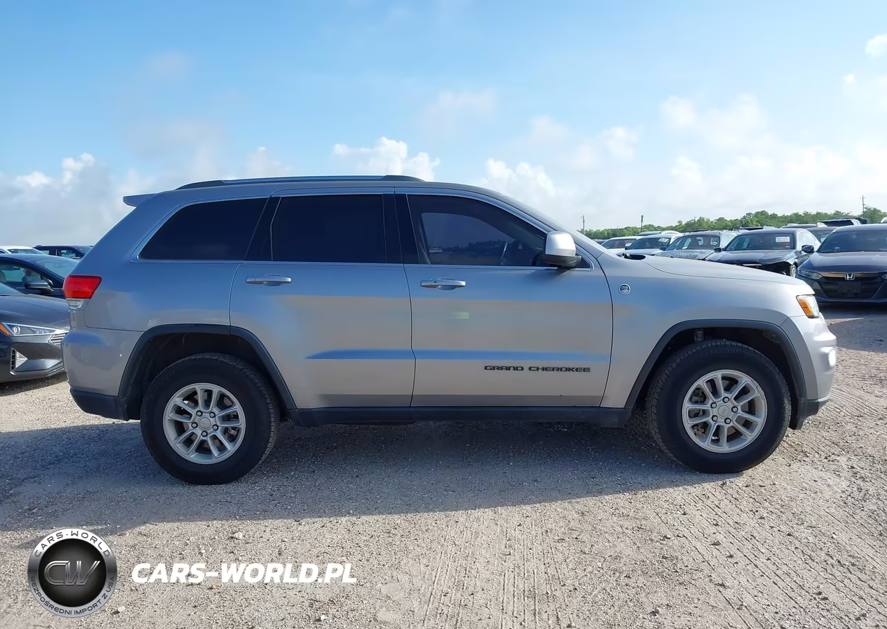2018 Jeep Grand Cherokee Laredo E 4X4 VIN:1C4RJFAG3JC161882 - 13