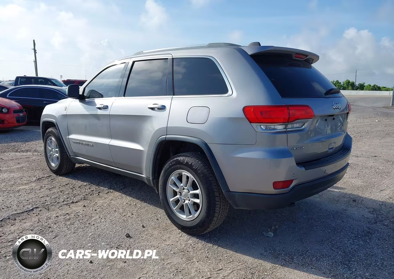 2018 Jeep Grand Cherokee Laredo E 4X4 VIN:1C4RJFAG3JC161882 - 3