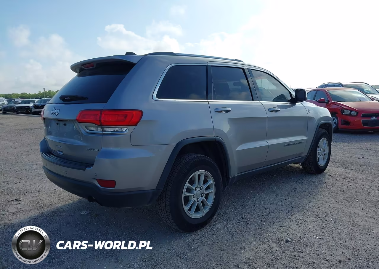 2018 Jeep Grand Cherokee Laredo E 4X4 VIN:1C4RJFAG3JC161882 - 4