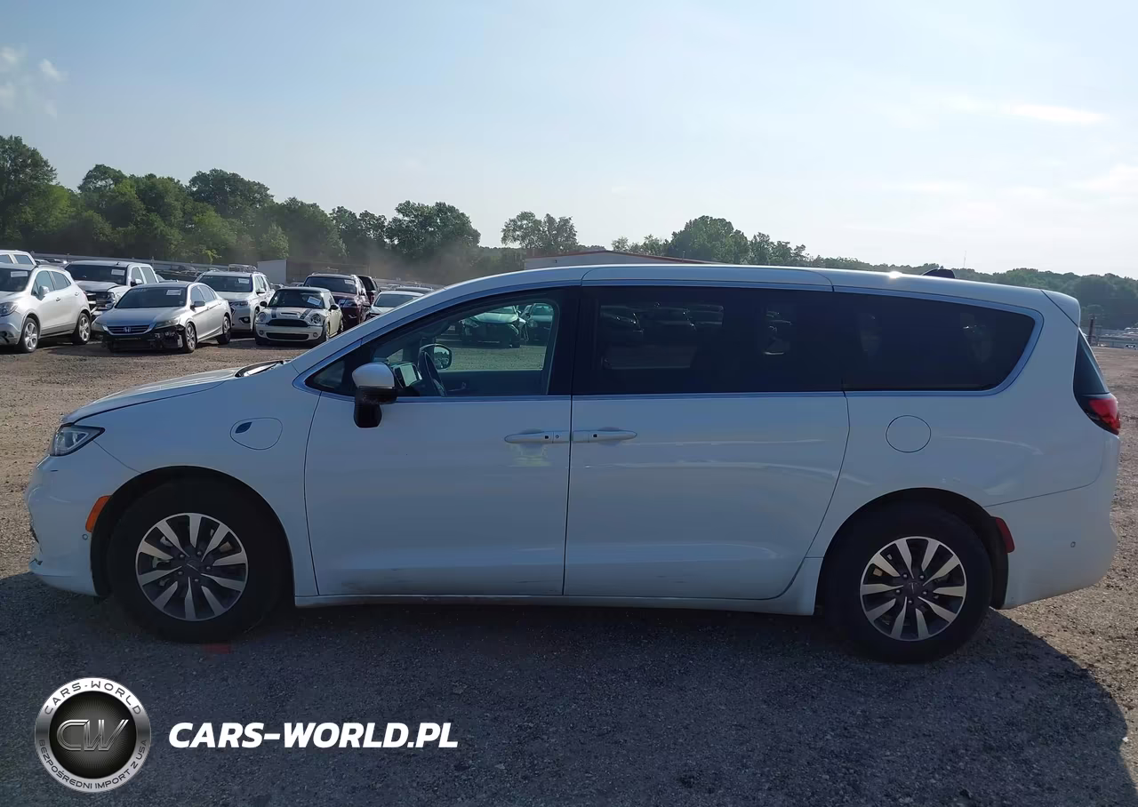 2023 Chrysler Pacifica Hybrid Touring L VIN:2C4RC1L71PR595275 - 19