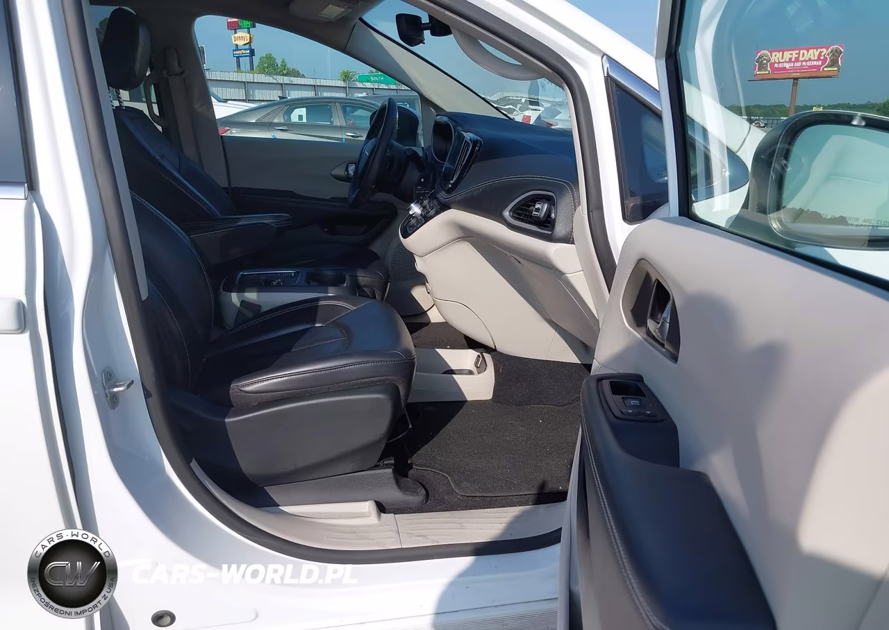 2023 Chrysler Pacifica Hybrid Touring L VIN:2C4RC1L71PR595275 - 5