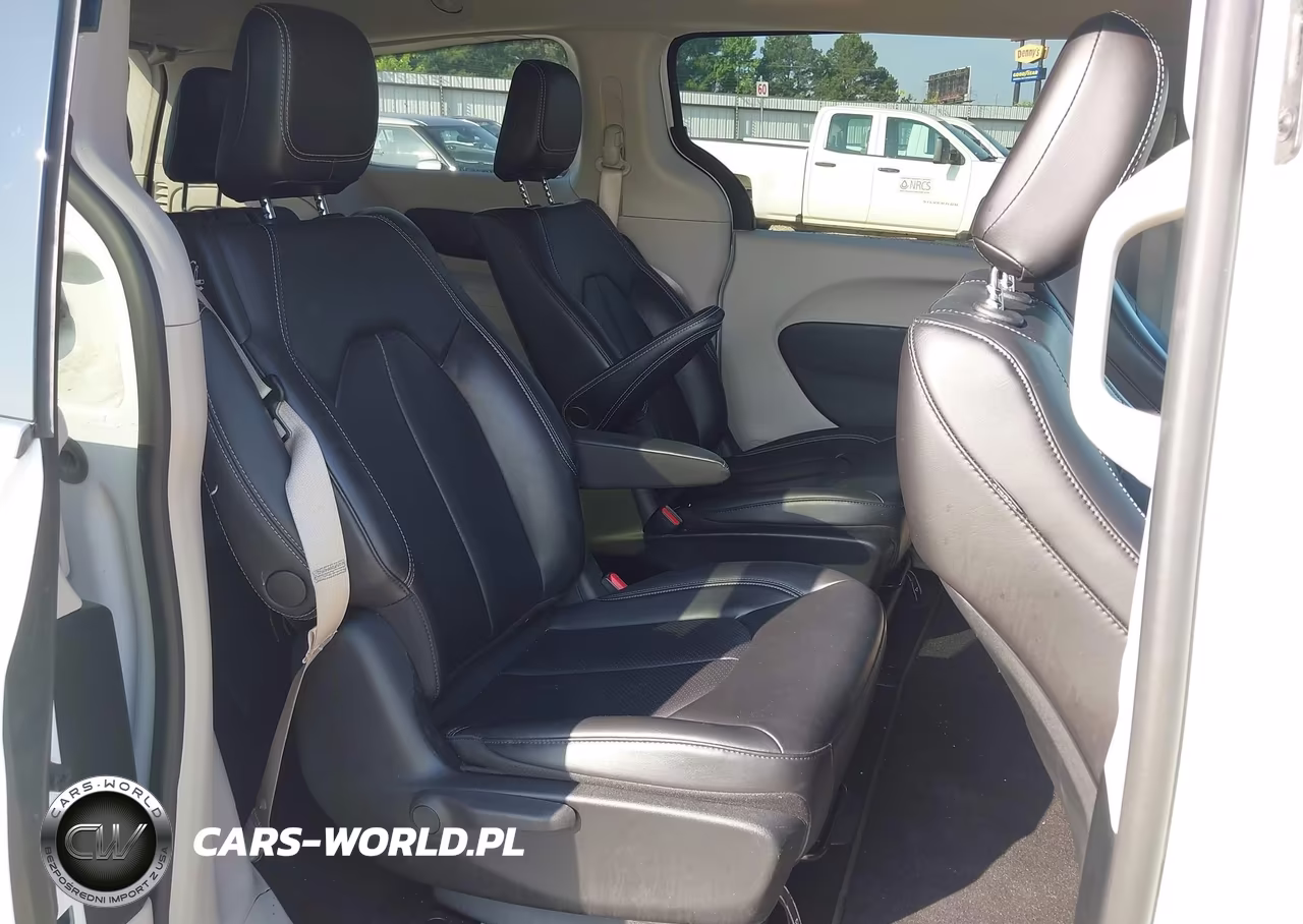 2023 Chrysler Pacifica Hybrid Touring L VIN:2C4RC1L71PR595275 - 8
