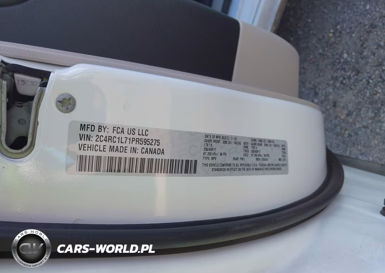 2023 Chrysler Pacifica Hybrid Touring L VIN:2C4RC1L71PR595275 - 9