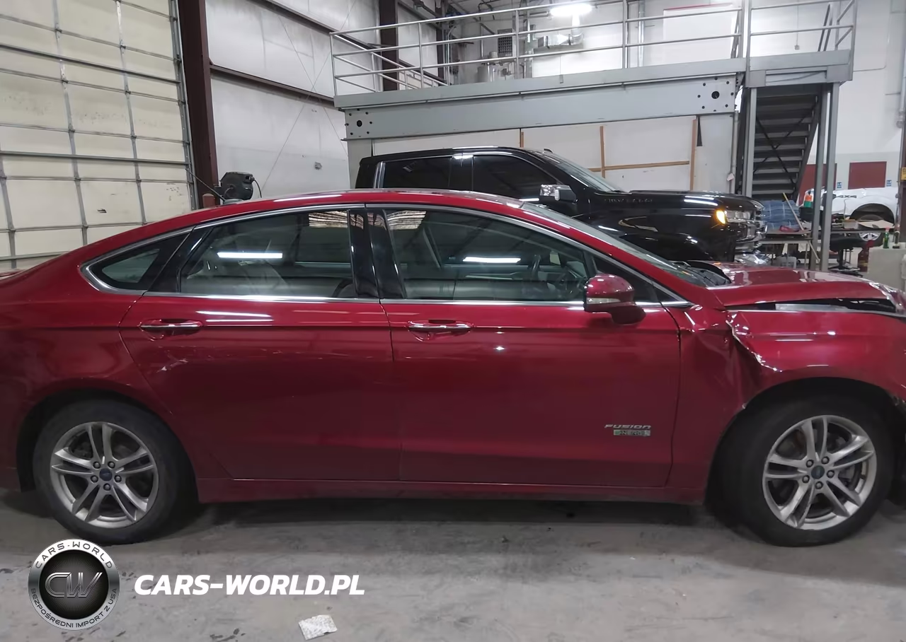 2015 Ford Fusion Energi Titanium VIN:3FA6P0SU1FR114223 - 13