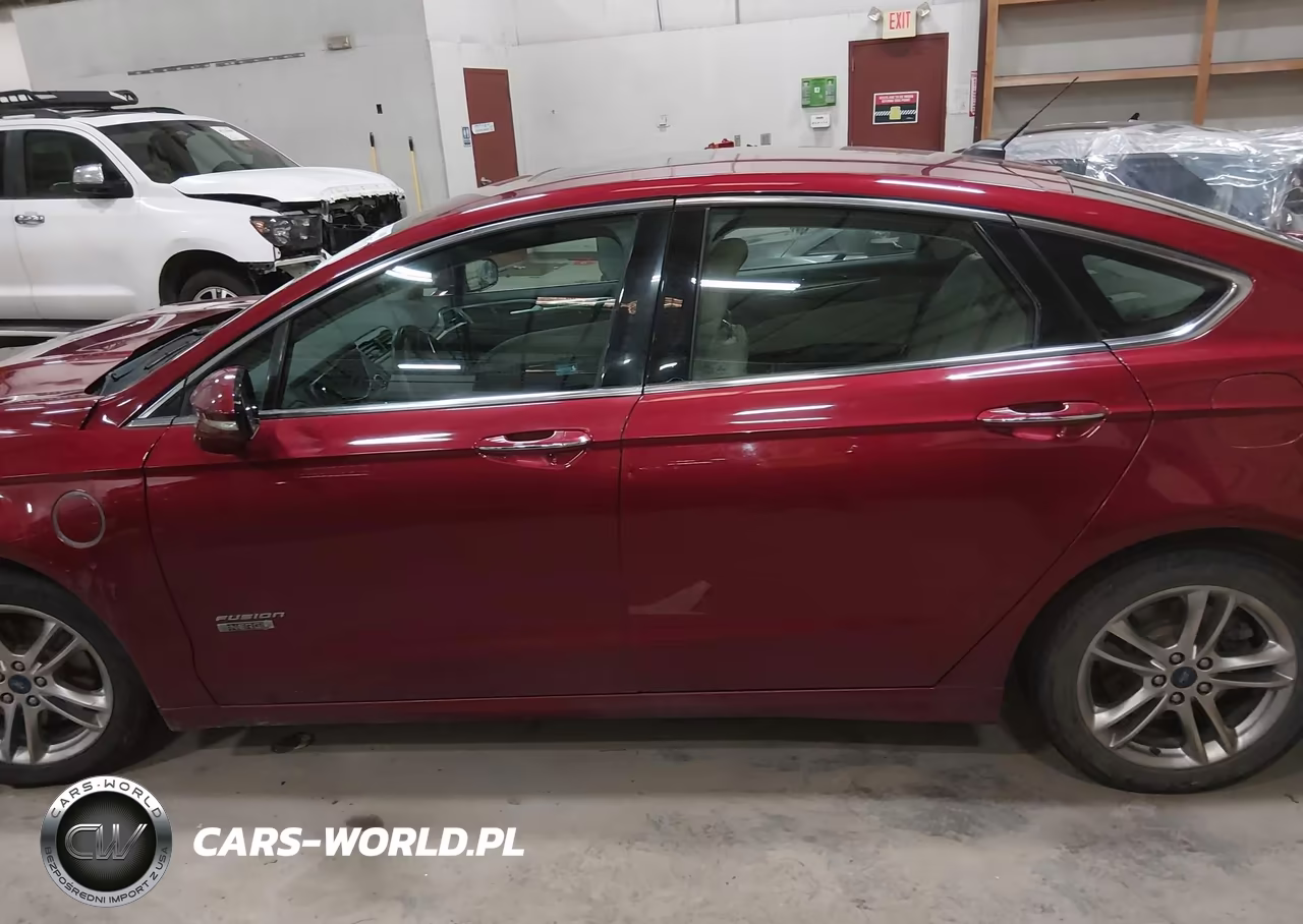 2015 Ford Fusion Energi Titanium VIN:3FA6P0SU1FR114223 - 14
