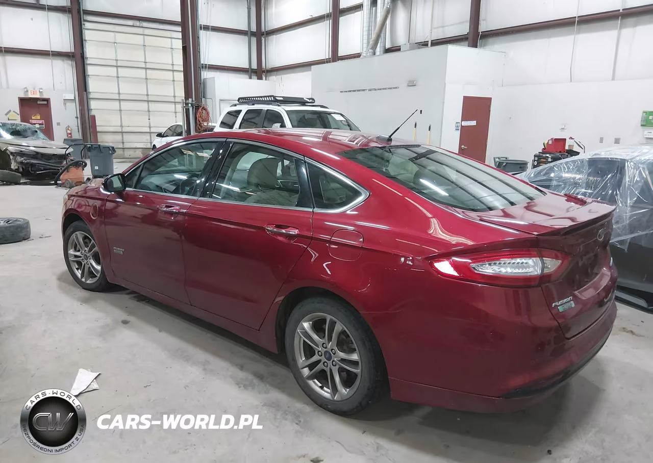 2015 Ford Fusion Energi Titanium VIN:3FA6P0SU1FR114223 - 3