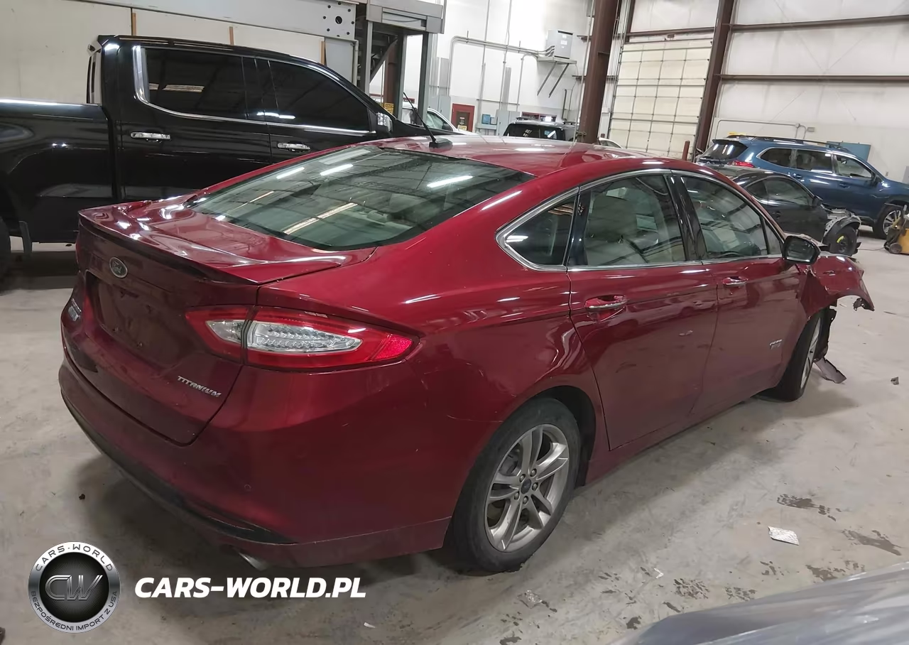 2015 Ford Fusion Energi Titanium VIN:3FA6P0SU1FR114223 - 4