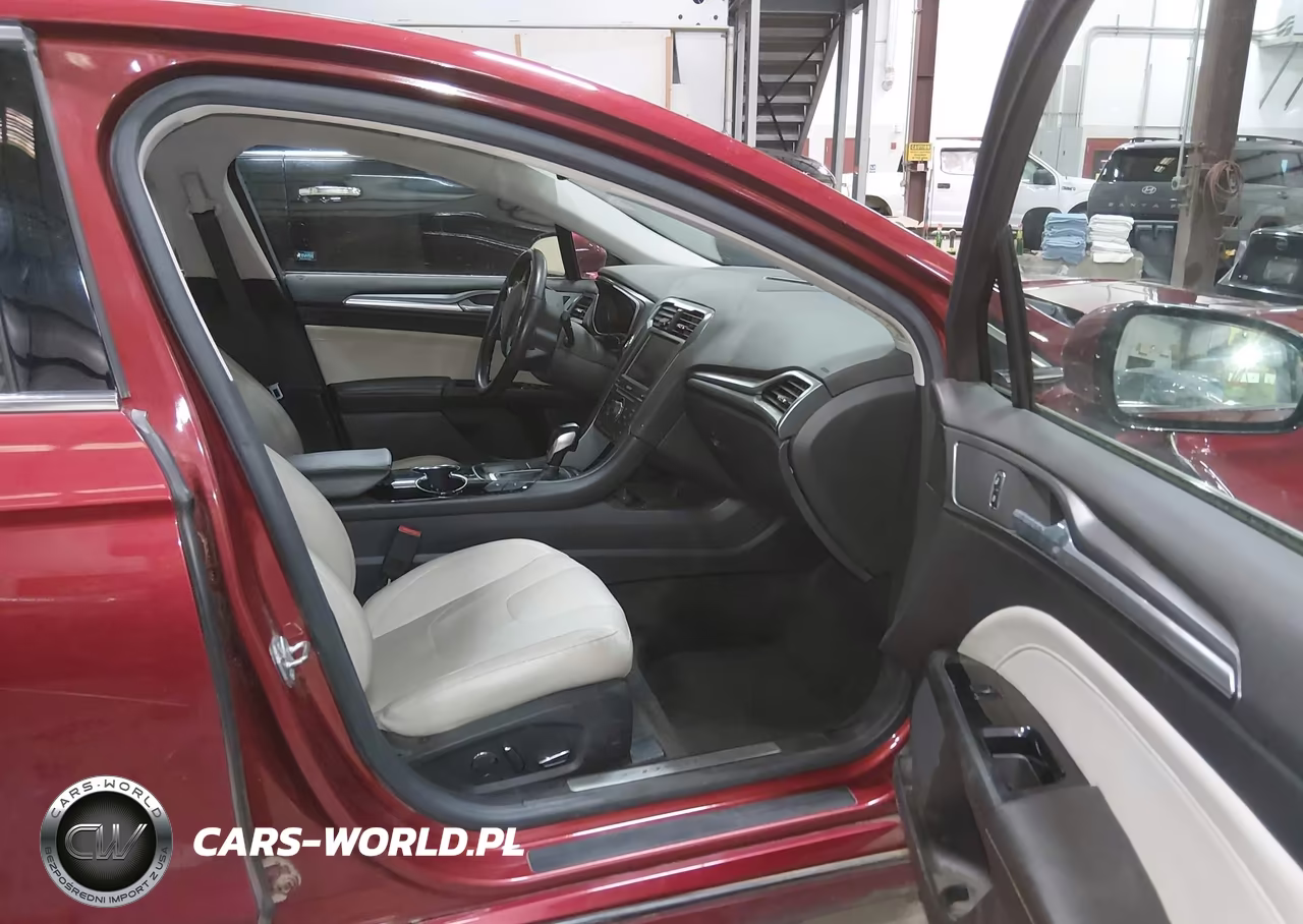 2015 Ford Fusion Energi Titanium VIN:3FA6P0SU1FR114223 - 5