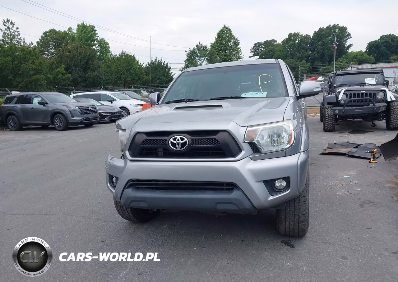 2015 Toyota Tacoma Base V6 VIN:5TFMU4FN4FX031624 - 12