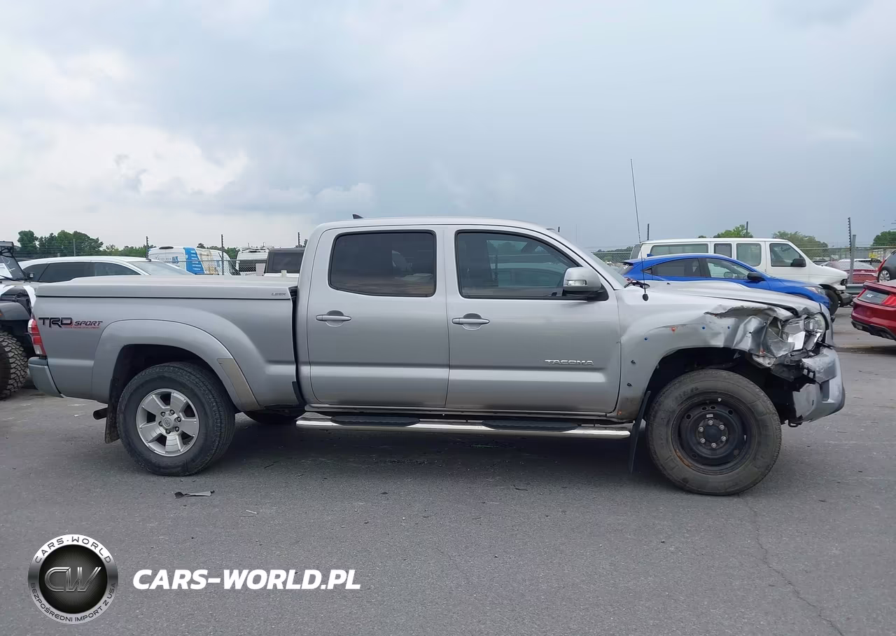 2015 Toyota Tacoma Base V6 VIN:5TFMU4FN4FX031624 - 13