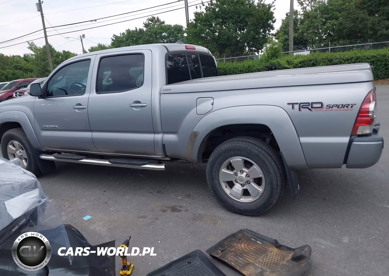 2015 Toyota Tacoma Base V6 VIN:5TFMU4FN4FX031624 - 14