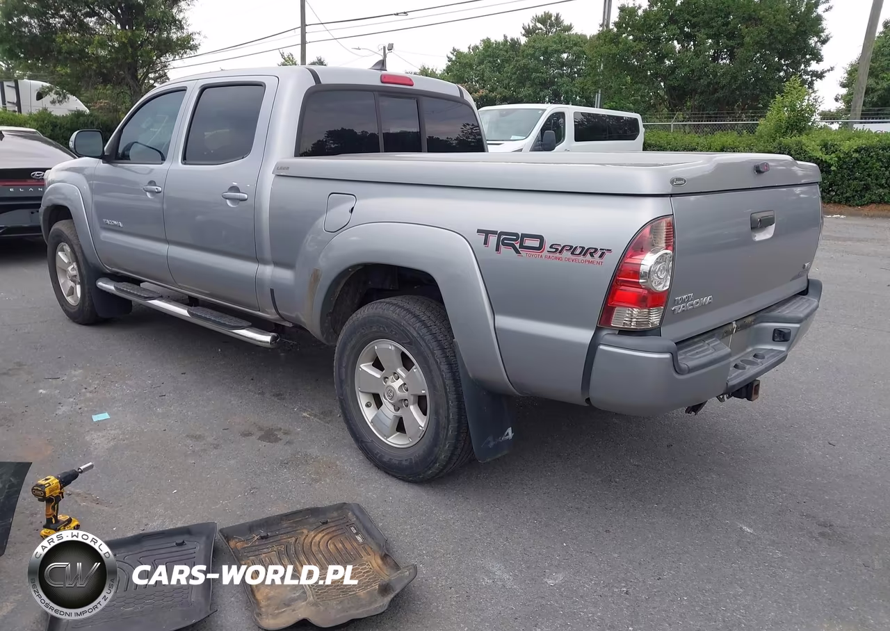 2015 Toyota Tacoma Base V6 VIN:5TFMU4FN4FX031624 - 3
