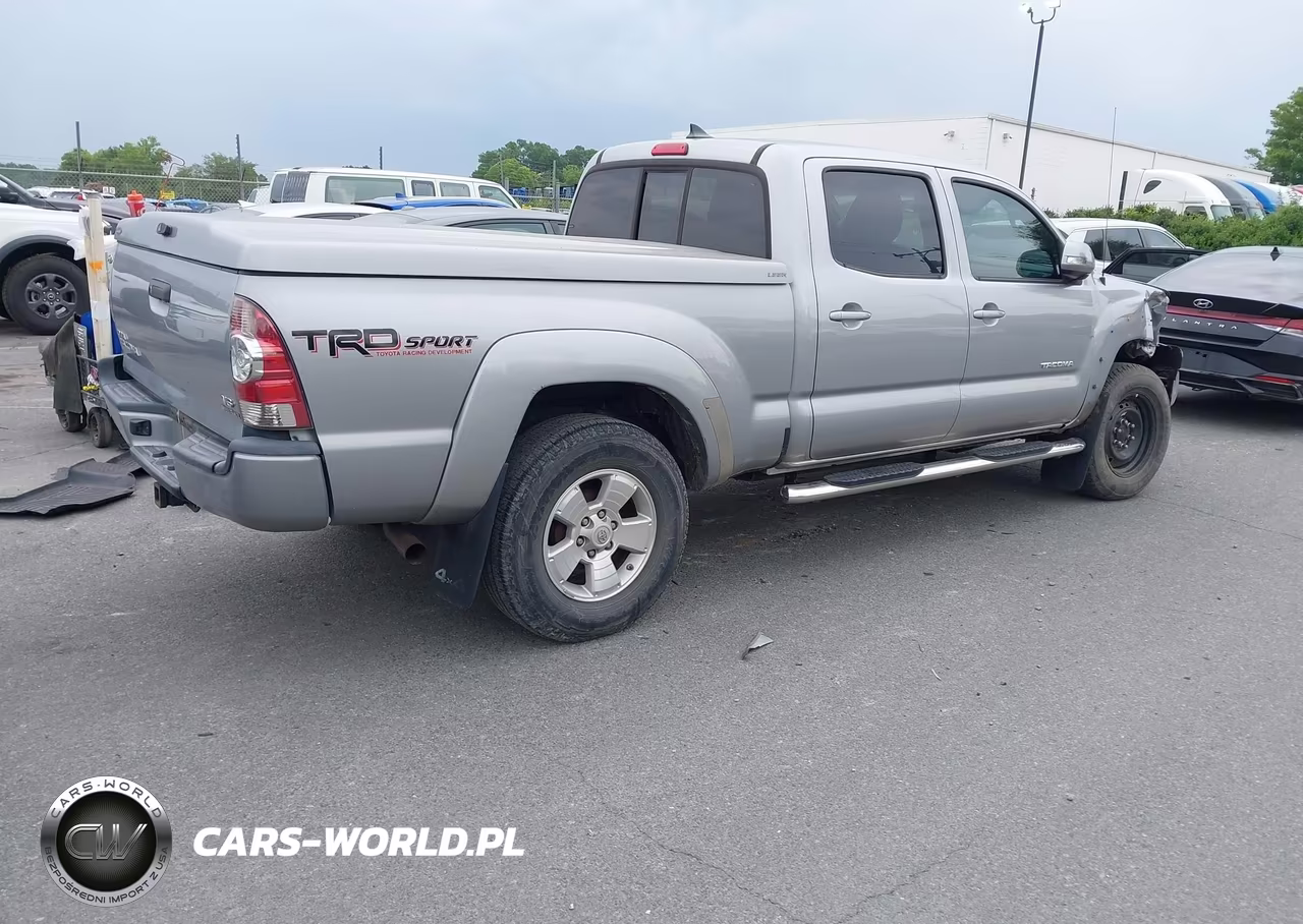 2015 Toyota Tacoma Base V6 VIN:5TFMU4FN4FX031624 - 4