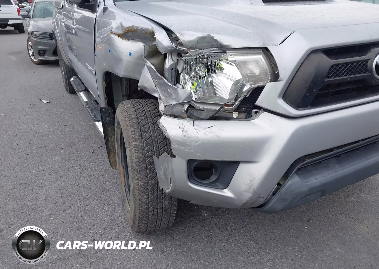 2015 Toyota Tacoma Base V6 VIN:5TFMU4FN4FX031624 - 6