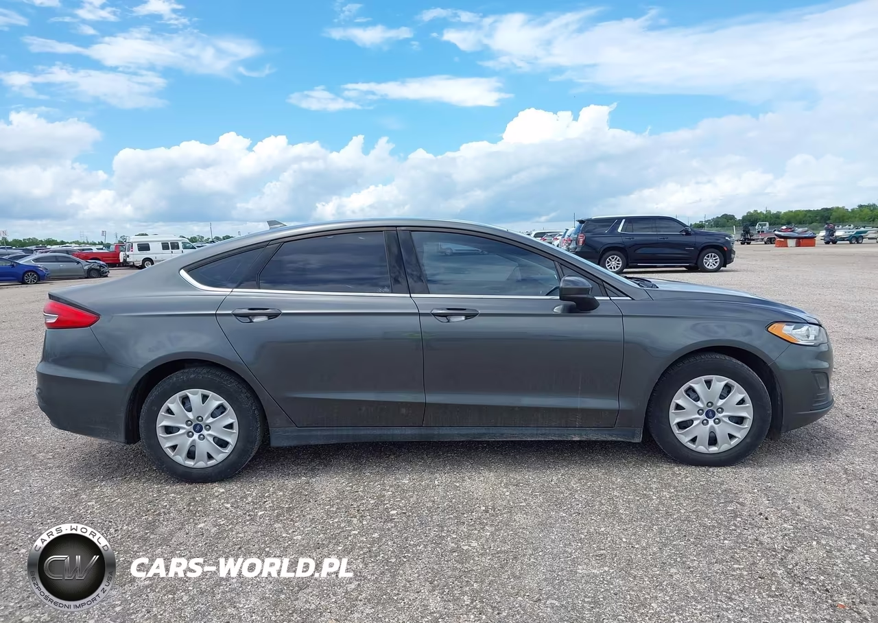 2020 Ford Fusion S VIN:3FA6P0G74LR120323 - 16