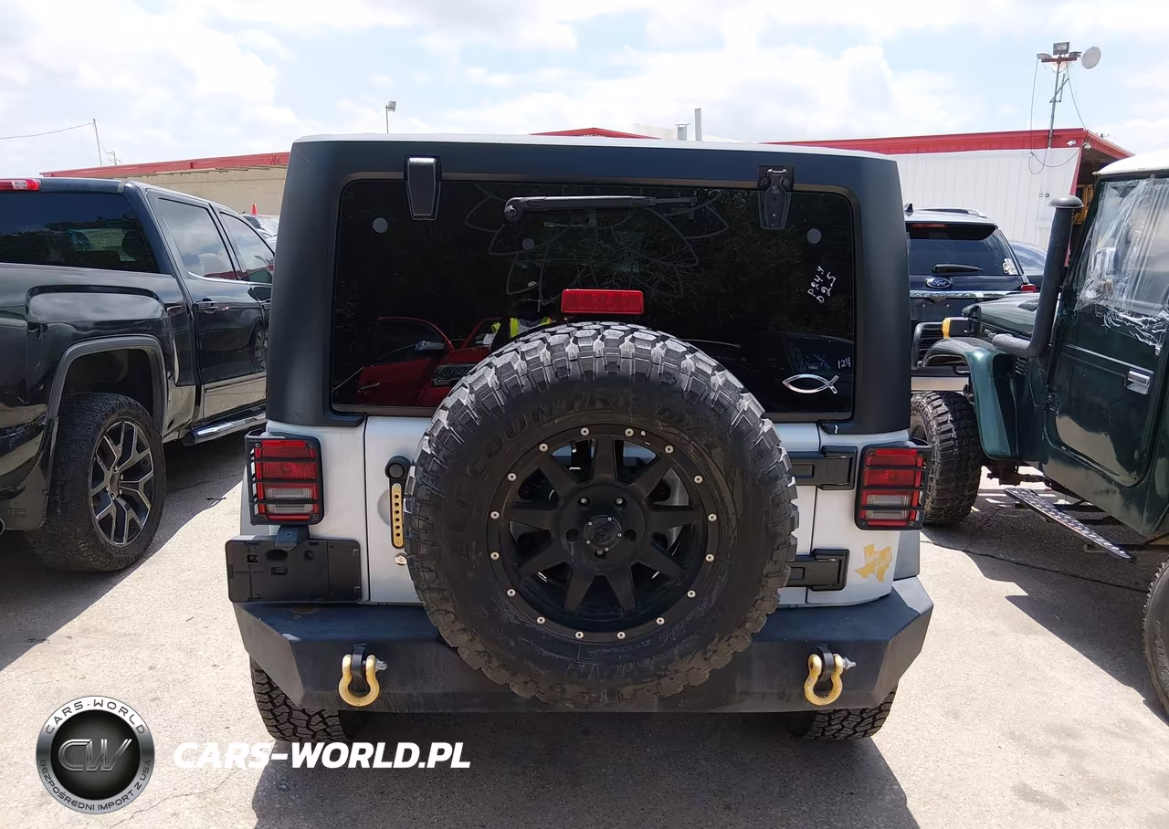 2014 Jeep Wrangler Unlimited Sport VIN:1C4BJWDG9EL218802 - 16