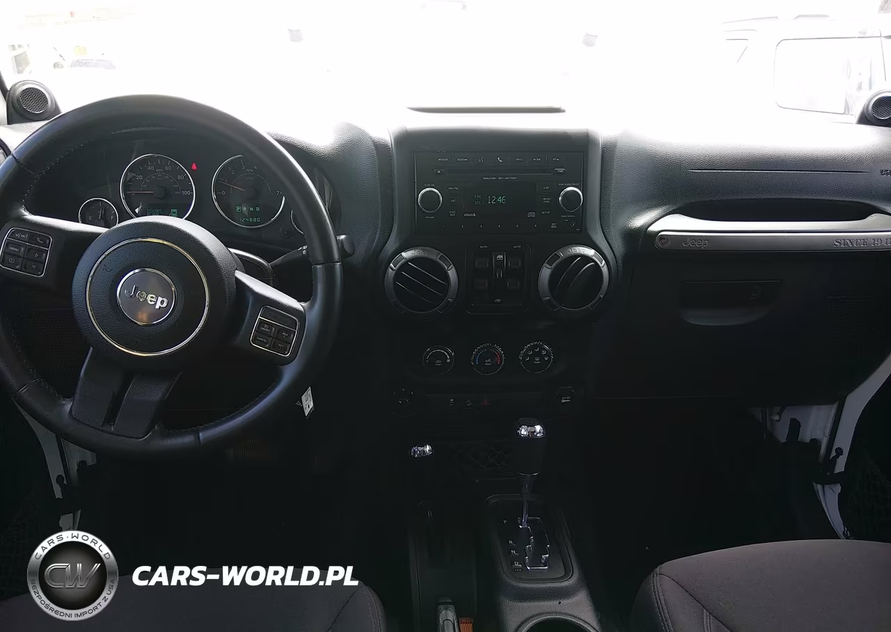 2014 Jeep Wrangler Unlimited Sport VIN:1C4BJWDG9EL218802 - 17