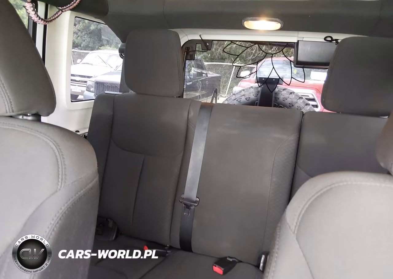 2014 Jeep Wrangler Unlimited Sport VIN:1C4BJWDG9EL218802 - 19