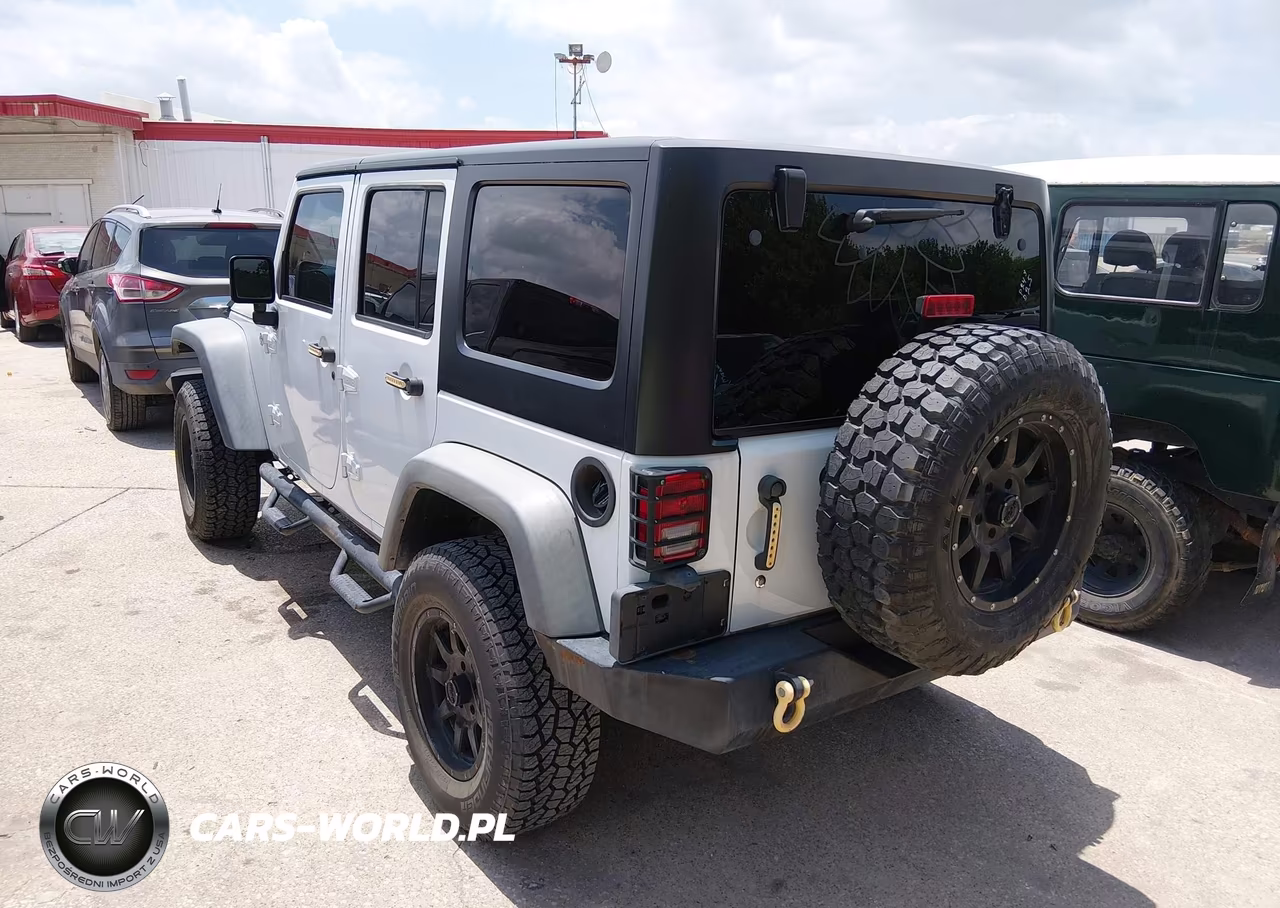 2014 Jeep Wrangler Unlimited Sport VIN:1C4BJWDG9EL218802 - 3