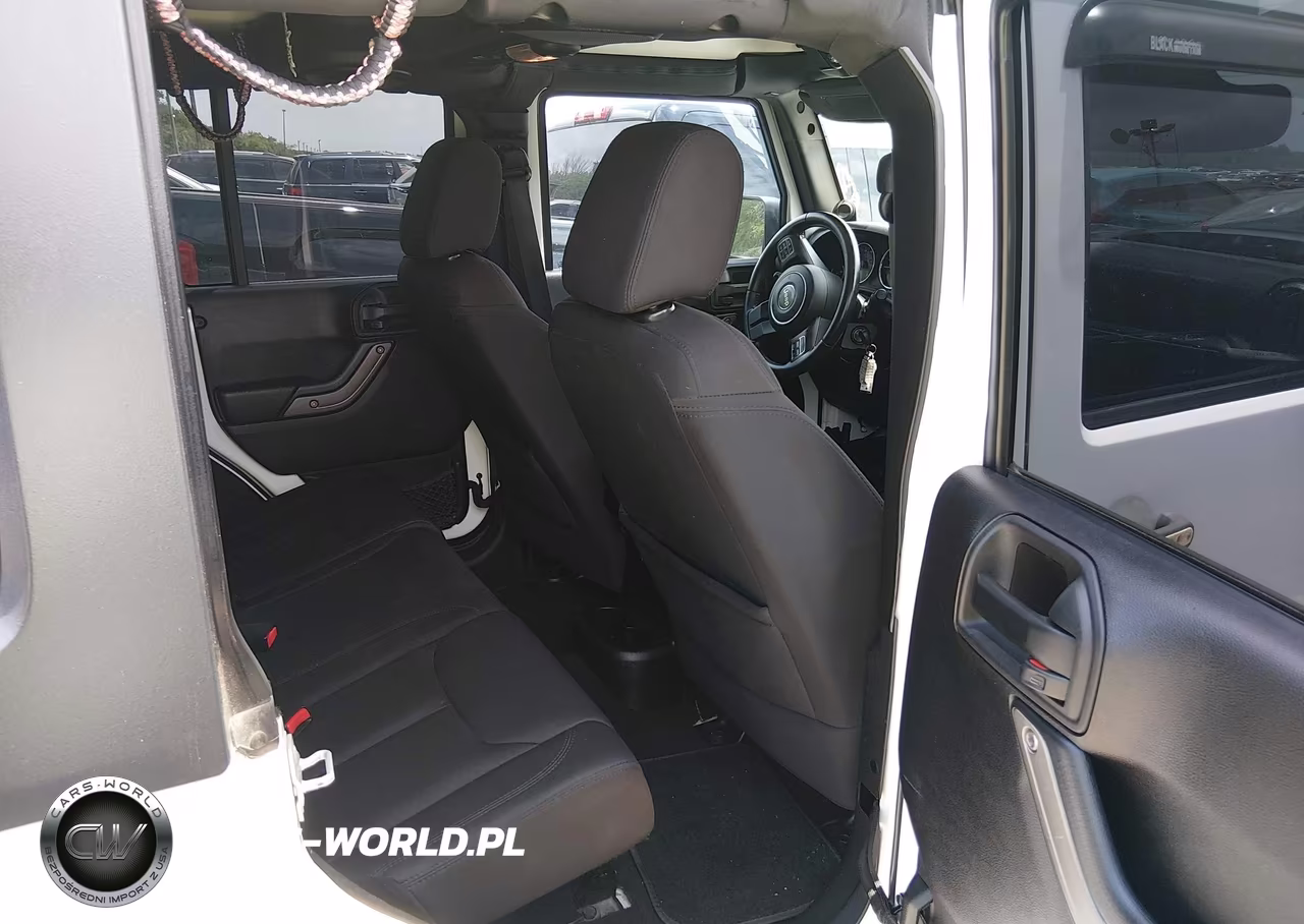 2014 Jeep Wrangler Unlimited Sport VIN:1C4BJWDG9EL218802 - 8