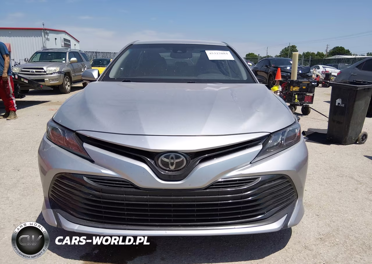 2018 Toyota Camry Le VIN:4T1B11HK9JU019055 - 13