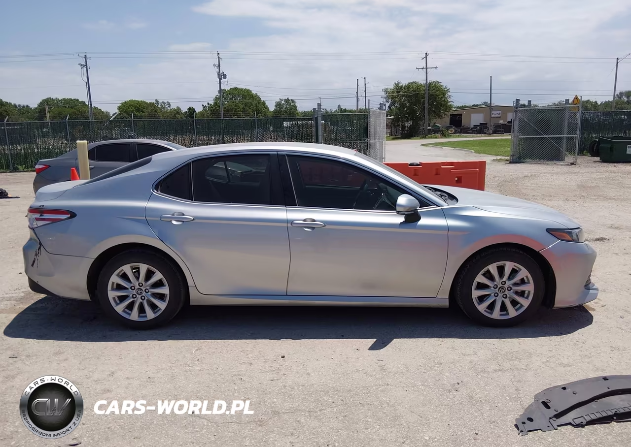 2018 Toyota Camry Le VIN:4T1B11HK9JU019055 - 14