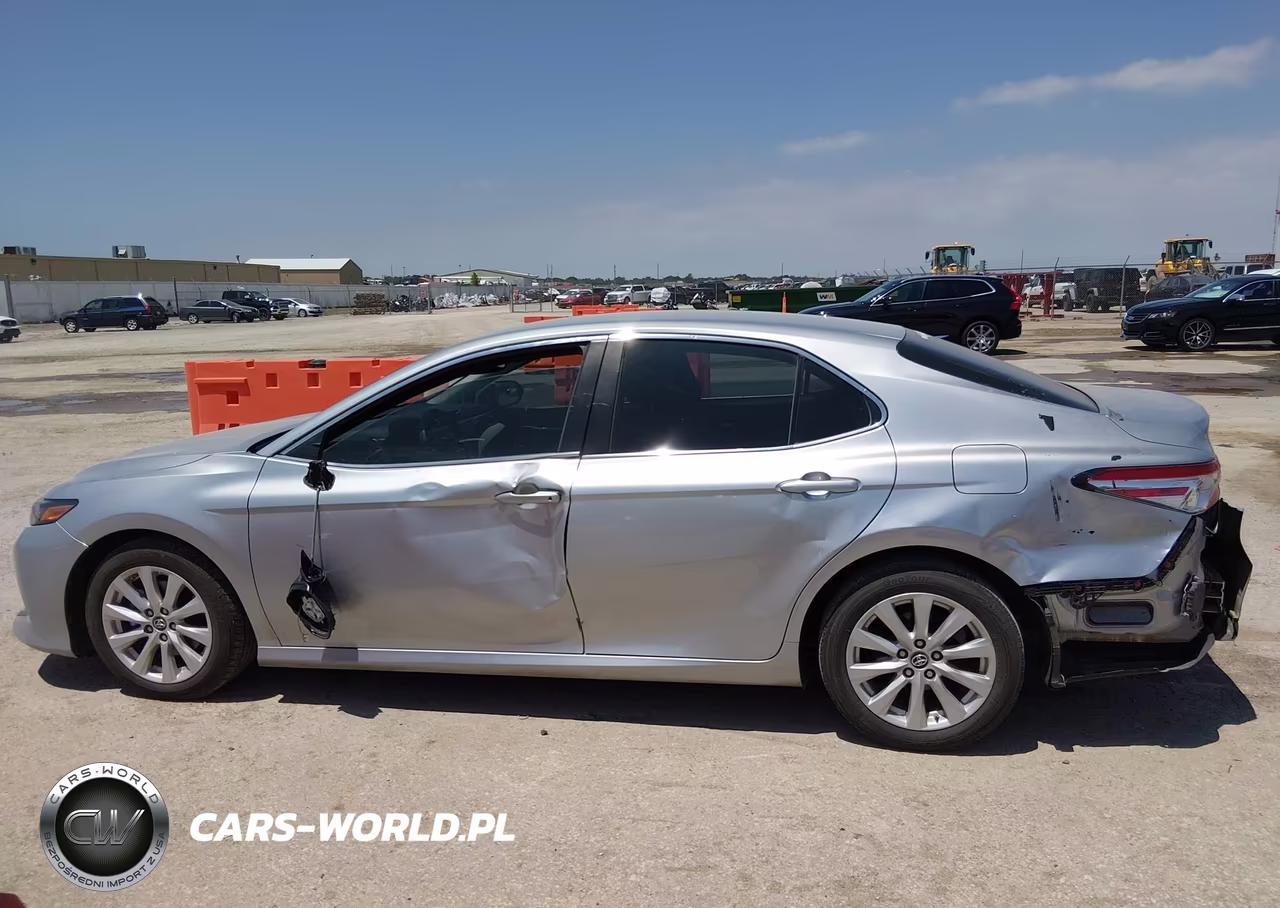 2018 Toyota Camry Le VIN:4T1B11HK9JU019055 - 15