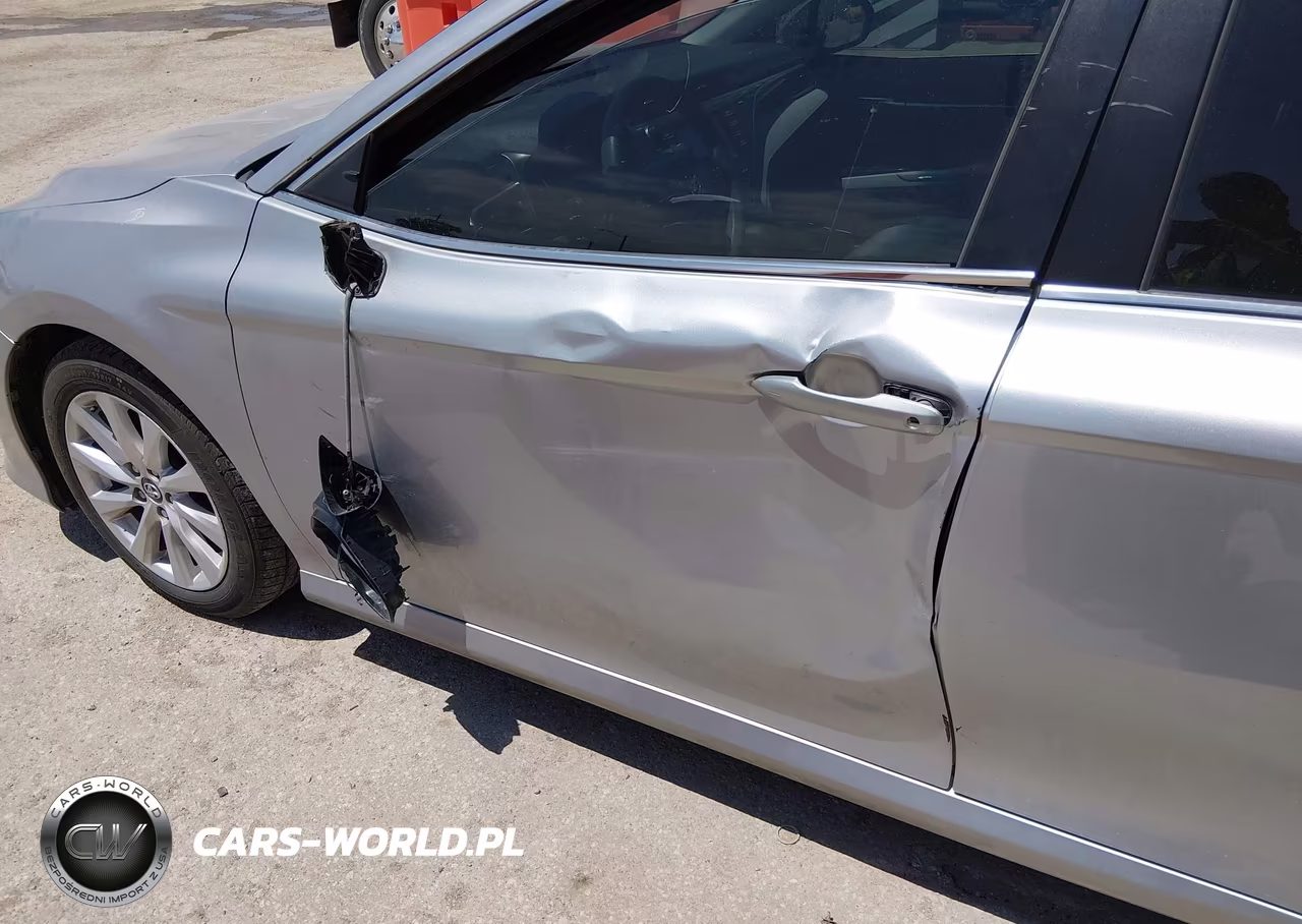 2018 Toyota Camry Le VIN:4T1B11HK9JU019055 - 18