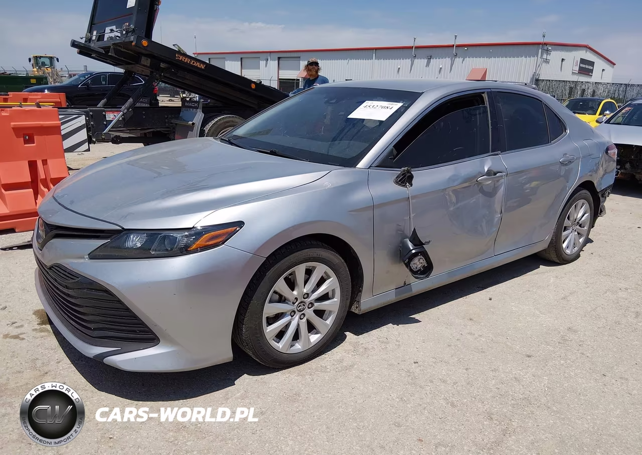 2018 Toyota Camry Le VIN:4T1B11HK9JU019055 - 2