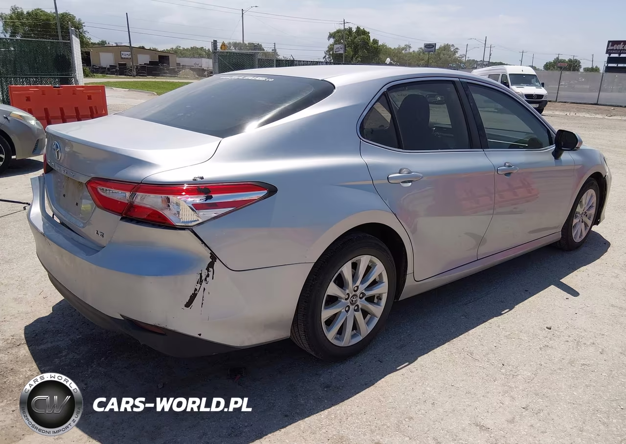 2018 Toyota Camry Le VIN:4T1B11HK9JU019055 - 4