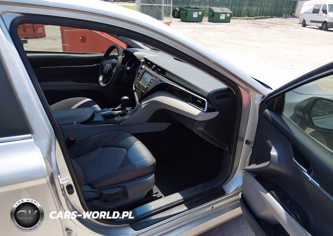 2018 Toyota Camry Le VIN:4T1B11HK9JU019055 - 5