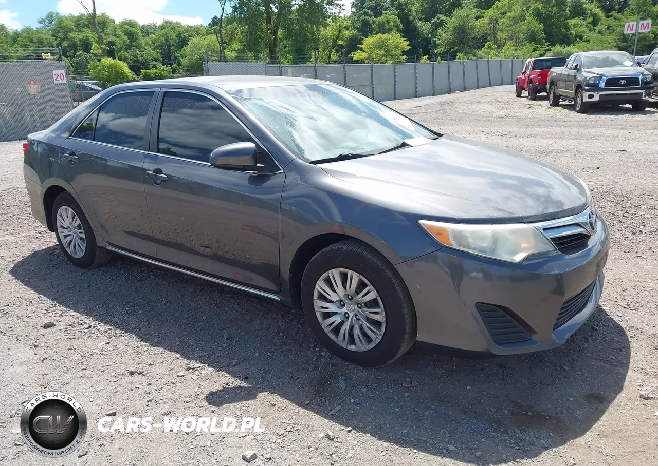 2012 Toyota Camry Le – zdjęcie 1 z 12