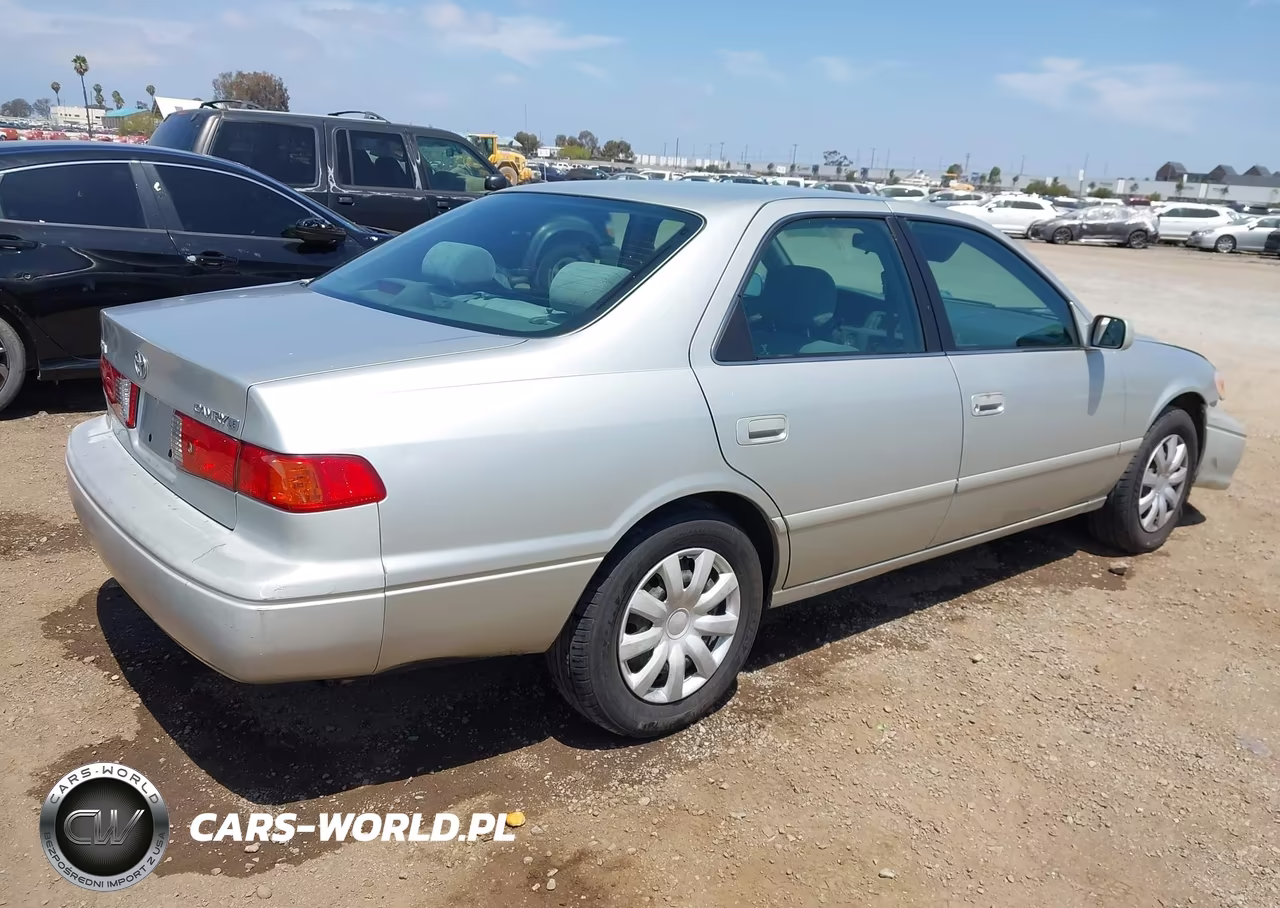 2000 Toyota Camry Le VIN:4T1BG22K8YU689980 - 4