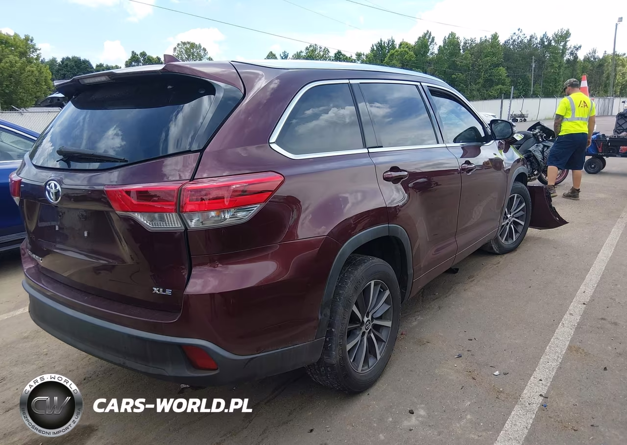 2018 Toyota Highlander Xle VIN:5TDKZRFH0JS263040 - 4