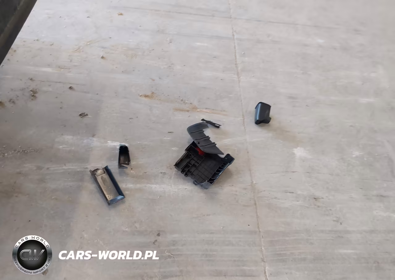 2019 Chevrolet Silverado 1500 Work Truck VIN:1GCRYAEH5KZ232046 - 11