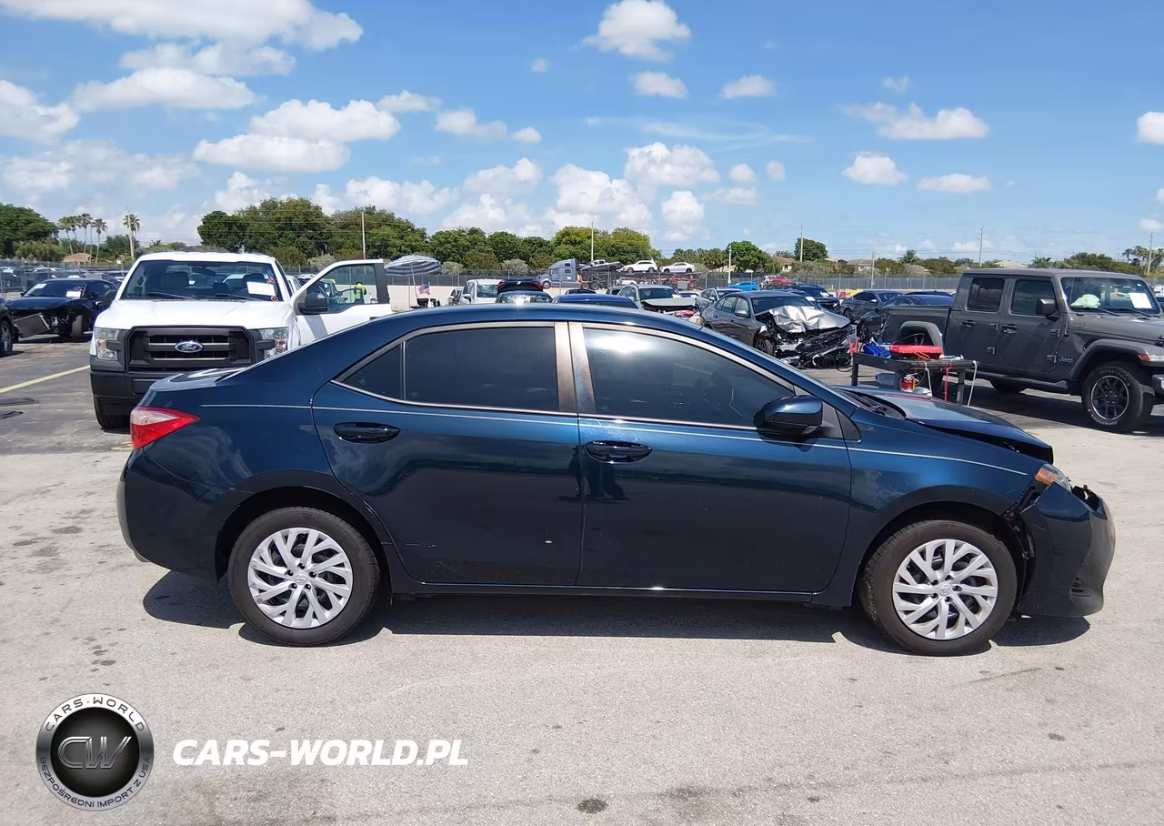 2019 Toyota Corolla Le VIN:5YFBURHE2KP887272 - 13