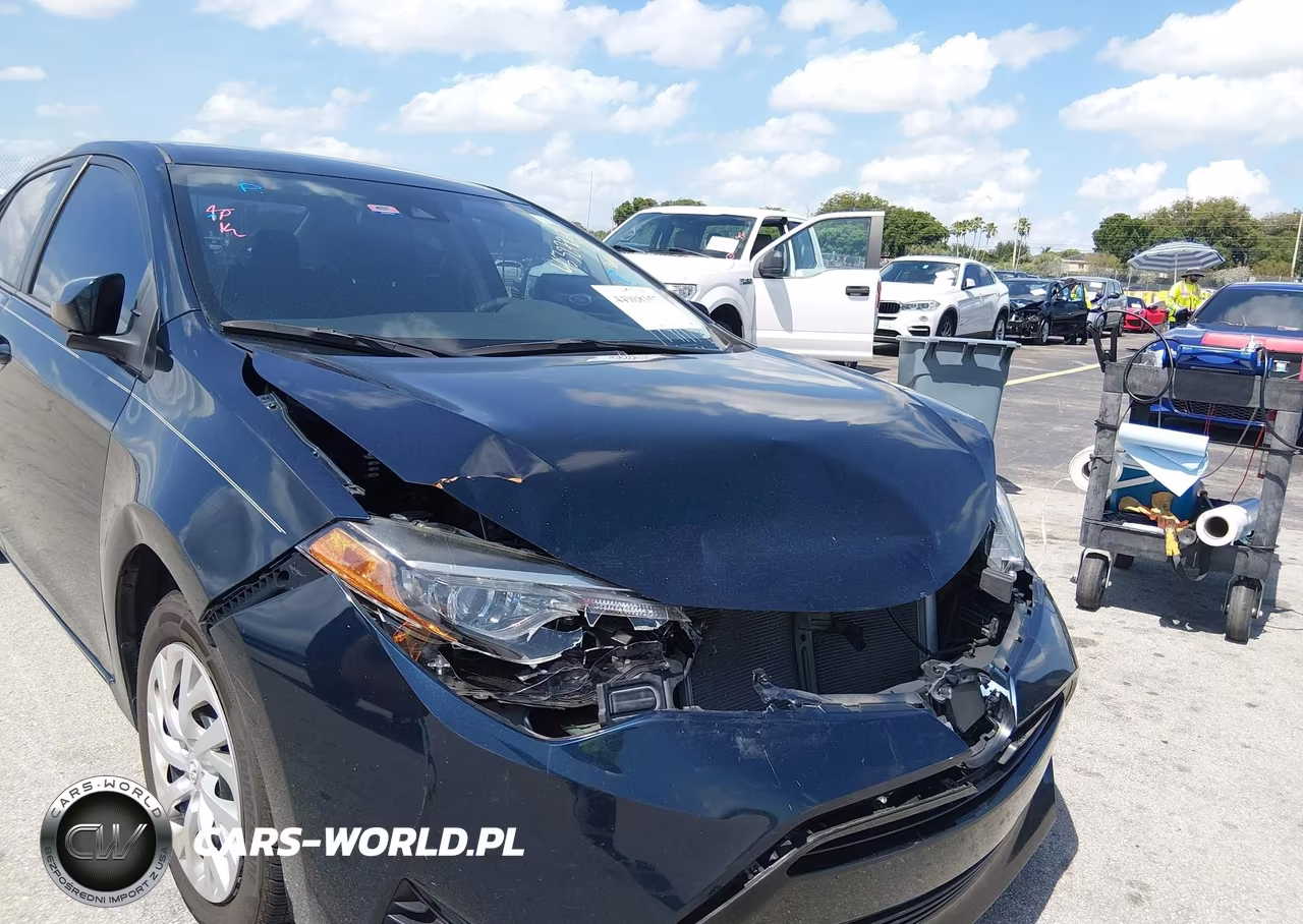 2019 Toyota Corolla Le VIN:5YFBURHE2KP887272 - 18