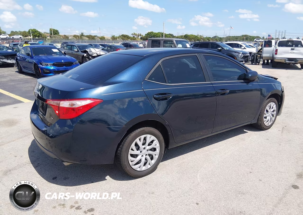 2019 Toyota Corolla Le VIN:5YFBURHE2KP887272 - 4