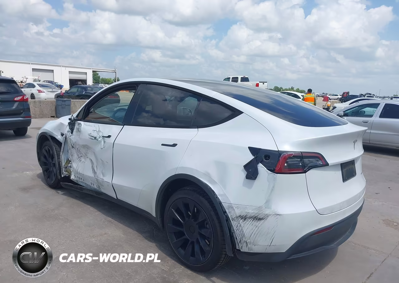 2023 Tesla Model Y Awd-Long Range Dual Motor All-Wheel Drive VIN:7SAYGDEE4PA101130 - 3