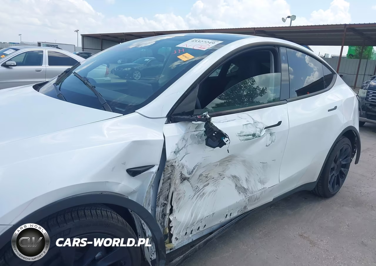 2023 Tesla Model Y Awd-Long Range Dual Motor All-Wheel Drive VIN:7SAYGDEE4PA101130 - 6