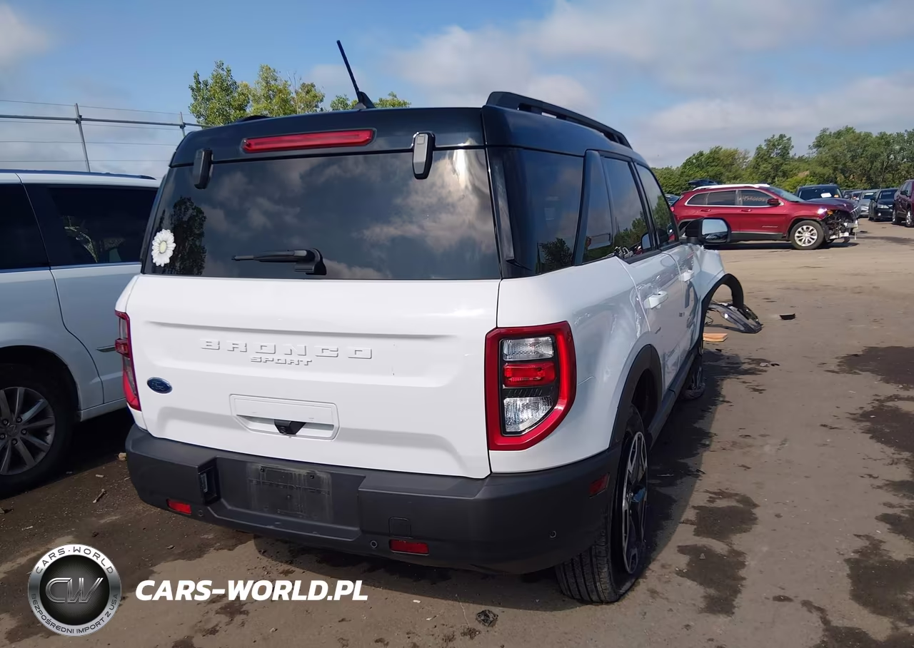 2022 Ford Bronco Sport Outer Banks VIN:3FMCR9C68NRD46534 - 4