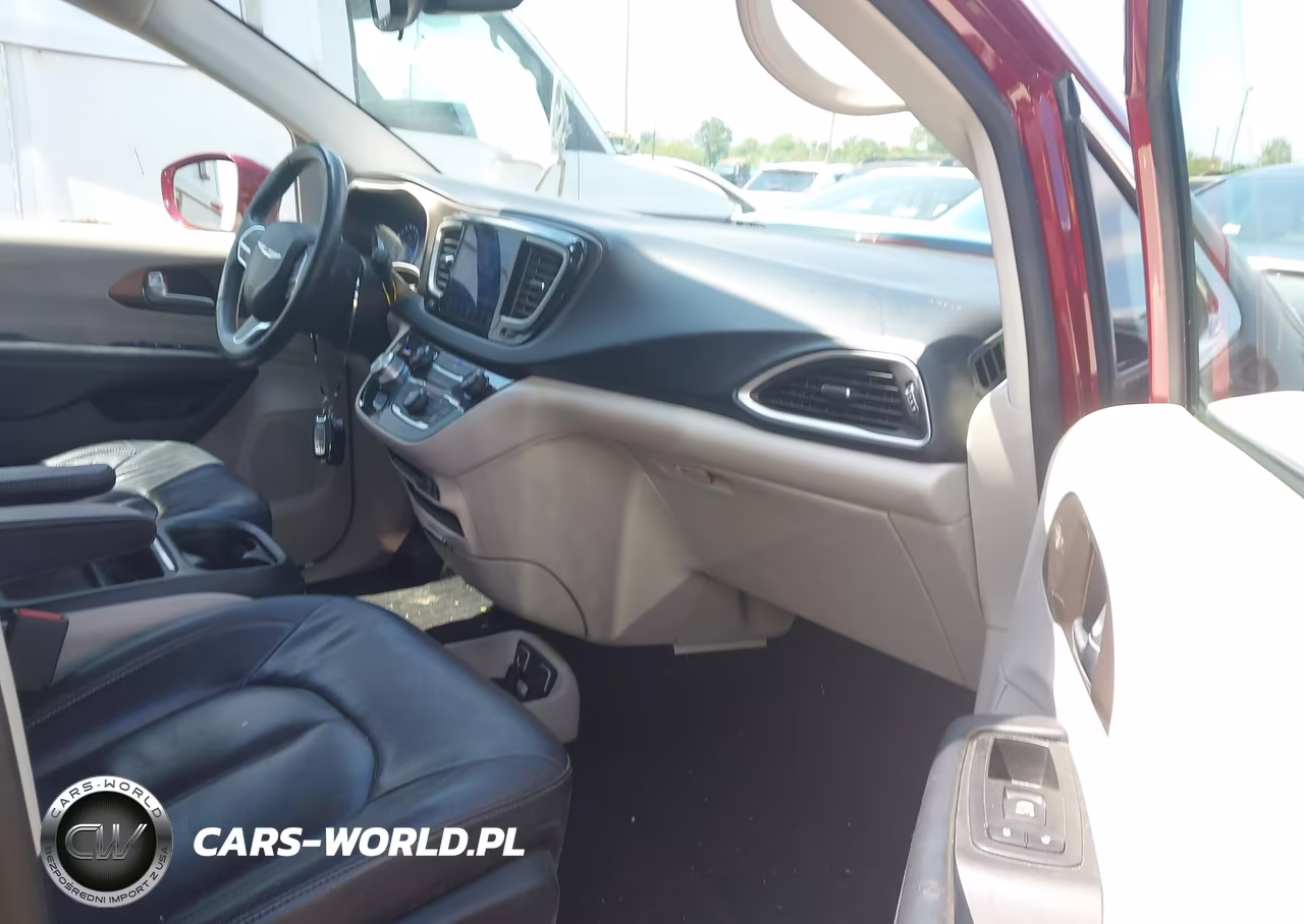 2017 Chrysler Pacifica Touring-L VIN:2C4RC1BGXHR788320 - 5