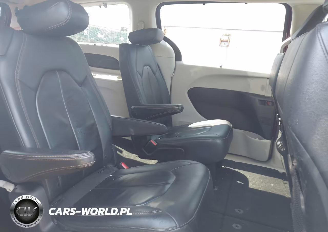 2017 Chrysler Pacifica Touring-L VIN:2C4RC1BGXHR788320 - 8