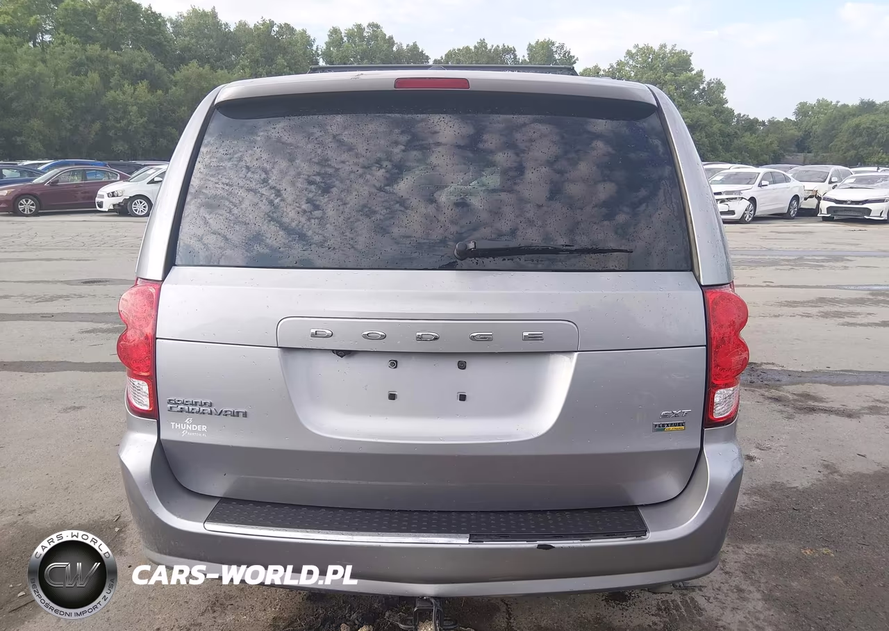 2018 Dodge Grand Caravan Sxt VIN:2C4RDGCG7JR223902 - 17