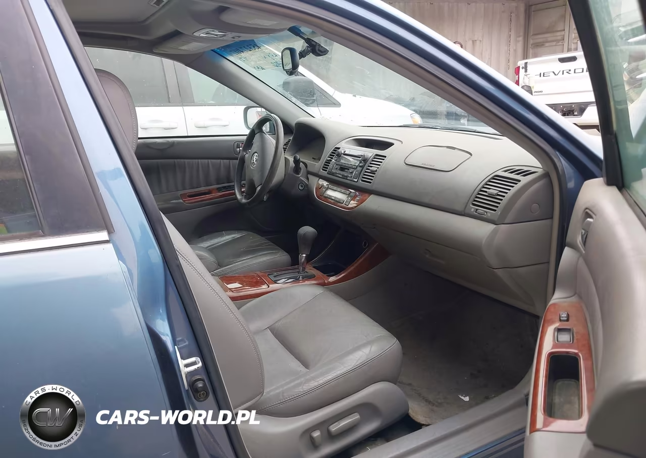2003 Toyota Camry Xle VIN:4T1BE32K13U705389 - 5